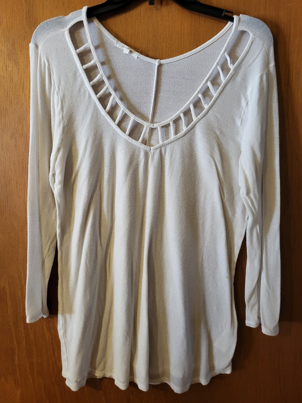 Women's Cream Long-Sleeve Cutout V-Neck Top
